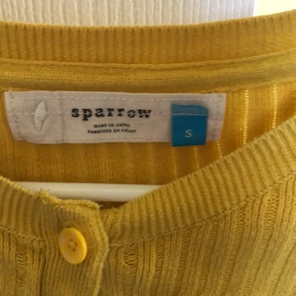 two crop cardigans, there is a hole upfront in yellow - Picture 4 of 6